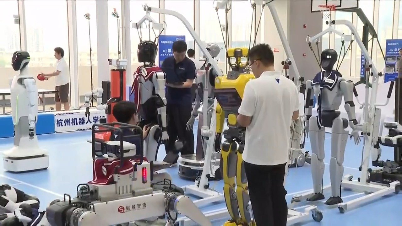 国内首个机器人学校开学了!借鉴人类职教体系,对机器人进行分科培养